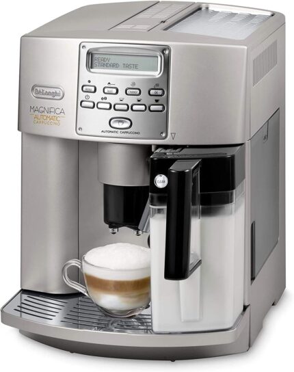 De'Longhi Magnifica ESAM 3500.S Kaffeevollautomat mit Milchaufschäumdüse für Cappuccino, mit Espresso Direktwahltaste, 2-Tassen-Funktion, großer 1,8 Liter Wassertank, Grau/Silber